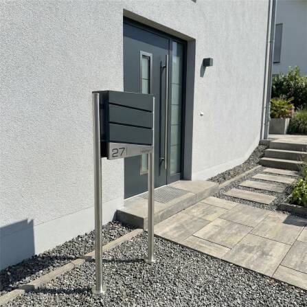 Metzler Design Standbriefkasten mit Standfuß aus Edelstahl | Neumann