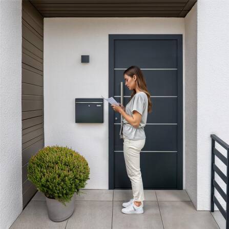 Metzler Briefkasten in Anthrazit | BK212 mit austauschbarem Namensschild