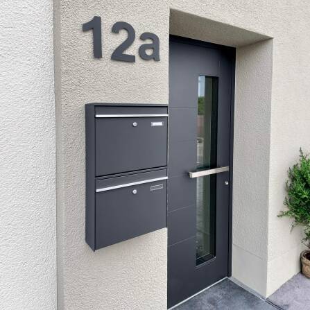 Metzler Zweifach Briefkasten | mit austauschbaren Namensschildern | RAL7016 Anthrazitgrau | BK212 vertikal