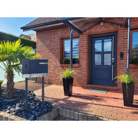 Metzler Standbriefkasten rostfrei und massiv, RAL7016 Anthrazitgrau mit Videosprechanlage VDM10 2.0, Modell Siebert Links