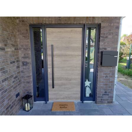 Metzler Briefkasten mit austauschbarem Namensschild | RAL9005 Tiefschwarz | Hoffmann