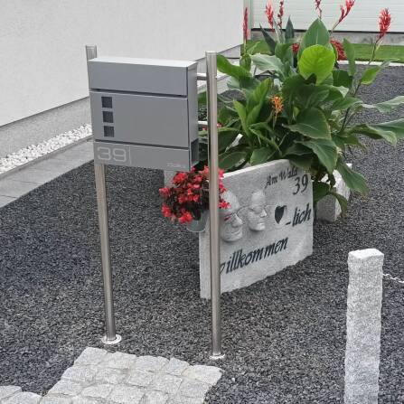 Metzler Cassetta postale a colonna in alluminio grigio acciaio di alta qualità | Cube