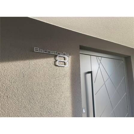 Metzler Edelstahl Schriftzug mit Straße & Hausnummer | RAL 9007 Graualuminium | 120 cm | Bach
