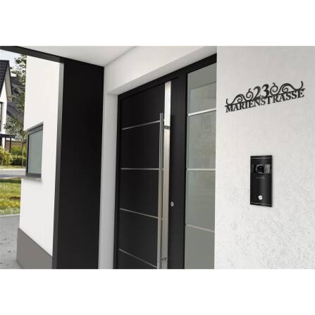 Metzler en acier inoxydable | avec rue & numéro de maison | RAL9005 noir foncé | 1200 mm | August