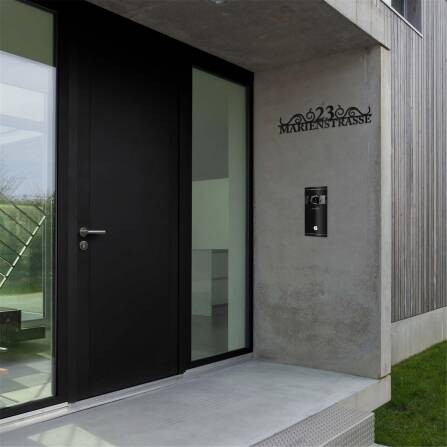 Metzler en acier inoxydable | avec rue & numéro de maison | RAL9005 noir foncé | 1200 mm | August