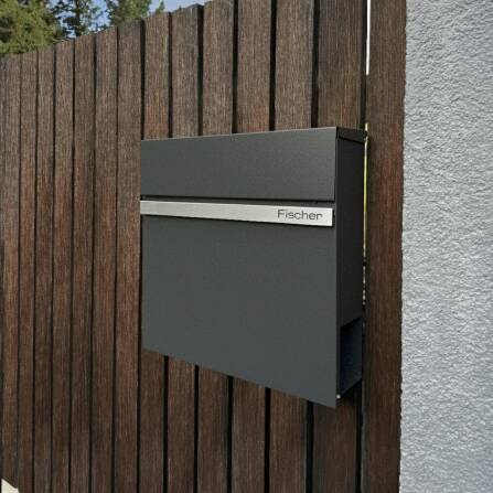 Metzler Briefkasten pulverbeschichtet | Lasergravur | DB 703 Eisenglimmer | Stelio