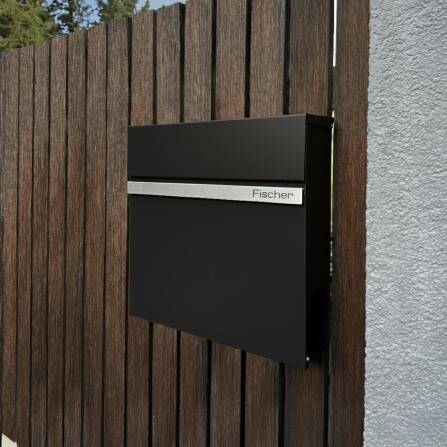 Metzler Briefkasten pulverbeschichtet | Lasergravur | RAL 9005 Tiefschwarz | Stelio