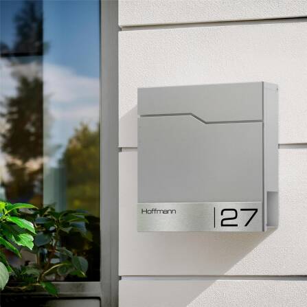 Metzler Briefkasten mit Edelstahl-Namensschild | RAL 9007 Graualuminium | Enno