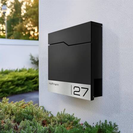 Metzler Briefkasten mit Edelstahl-Namensschild | RAL 9005 Tiefschwarz | Enno