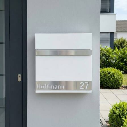 Metzler Briefkasten mit personalisierbarer Blende aus Edelstahl |RAL 9016 Verkehrsweiß | Gustav