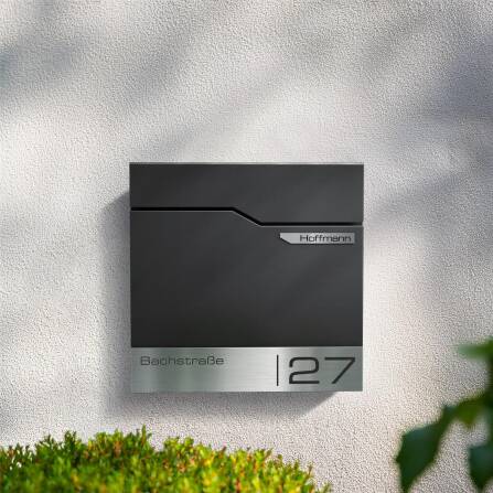 Metzler Briefkasten mit Namensschild aus Edelstahl | RAL 9005 Tiefschwarz | Thobe