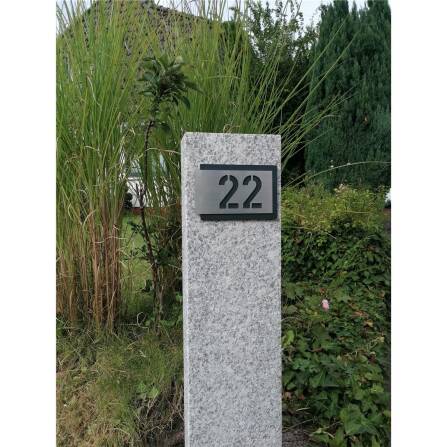 Metzler modernes Hausnummernschild Anthrazit Edelstahl | 17,1 x 11 cm