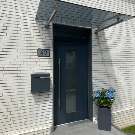 Metzler modernes Hausnummernschild Anthrazit Edelstahl | 27,1 x 17,5 cm