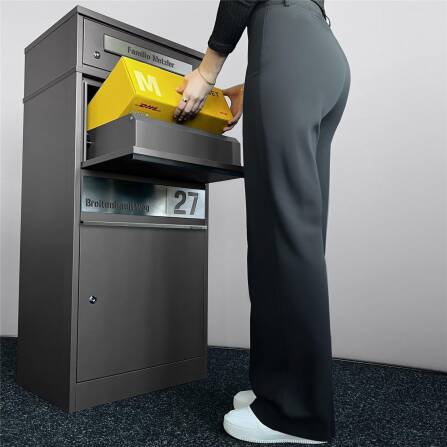 Metzler Cassetta per pacchi con cassetta postale | DB 703 effetto ferro micaceo | personalizzabile con incisione | targhetta nome in acciaio inox | con fessura per lettere | Bispo 2