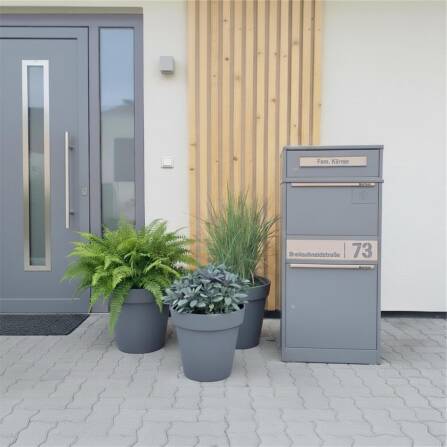 Metzler Paketbox mit Briefkasten | personalisiert mit Gravur | Edelstahl-Namensschild | mit Briefeinwurf | Grau | Bispo 2