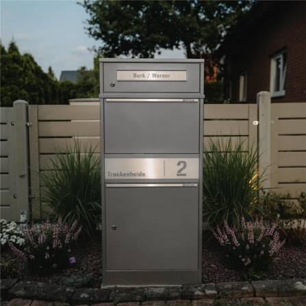 Metzler Paketbox mit Briefkasten | personalisiert mit Gravur | Edelstahl-Namensschild | mit Briefeinwurf | Grau | Bispo 2