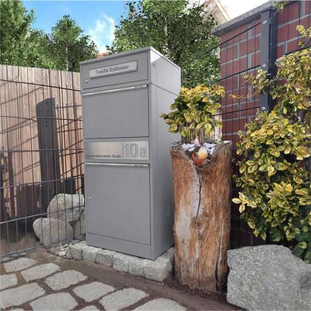 Metzler Paketbox mit Briefkasten | personalisiert mit Gravur | Edelstahl-Namensschild | mit Briefeinwurf | Grau | Bispo 2