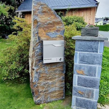 Metzler Briefkasten mit hochwertigem Stahlkorpus und gebürsteter Edelstahlfront | Siebert