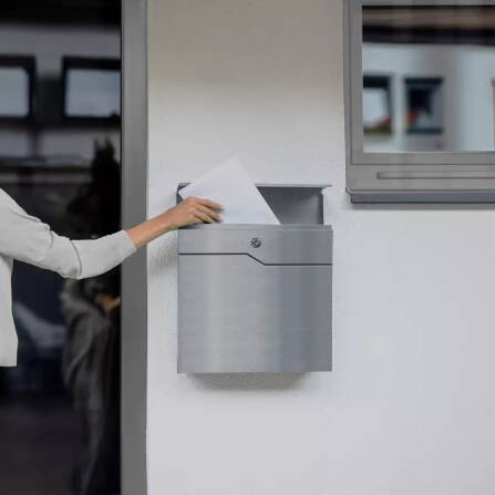 Metzler Briefkasten mit Edelstahlfront | personalisiert mit Gravur | Edelstahl-Namensschild | mit Zeitungsfach | Ebenhard