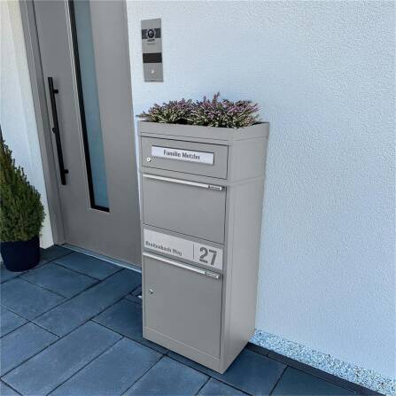 Metzler Paketbox mit Pflanzdach | Grau | personalisiert mit Gravur | Edelstahl-Namensschild | mit Briefeinwurf | Bispo 2