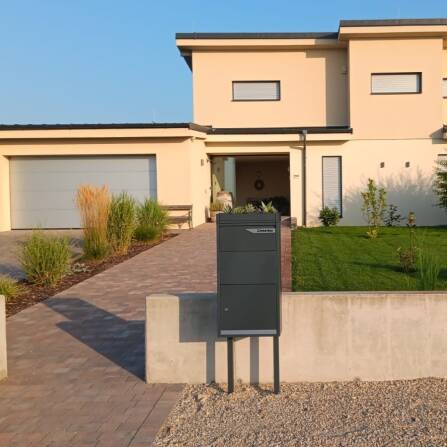 Metzler Paketbox mit Pflanzdach | Anthrazit RAL 7016 | für Pakete bis zur Größe S | rostfrei | Avalon 3