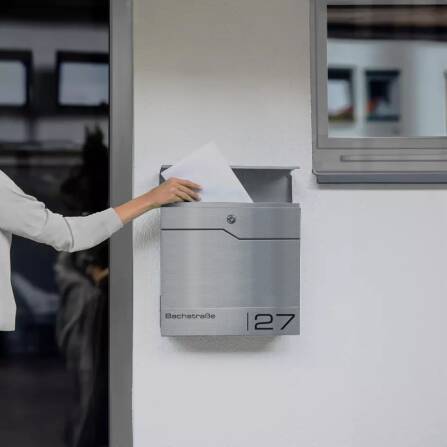 Metzler Briefkasten mit Edelstahlfront | personalisiert mit Gravur | Edelstahl-Namensschild | mit Zeitungsfach | Enno