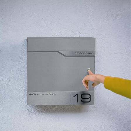 Metzler Boîte aux lettres | personnalisée avec gravure | Gris | Plaque de nom en acier inoxydable | avec compartiment pour journaux | Siebert
