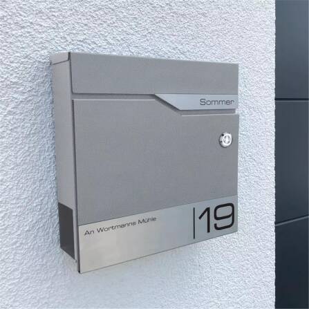Metzler Boîte aux lettres | personnalisée avec gravure | Gris | Plaque de nom en acier inoxydable | avec compartiment pour journaux | Siebert