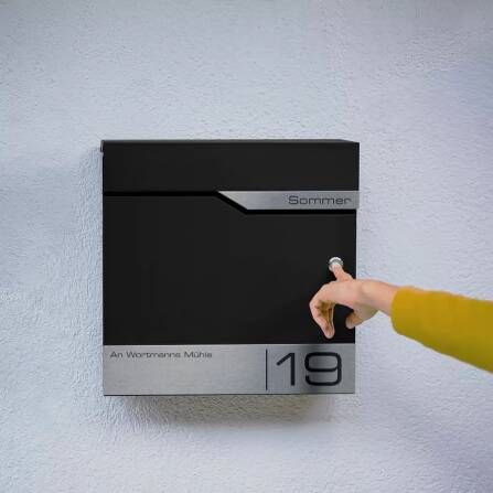 Metzler Briefkasten mit Funkklingel | personalisiert mit Gravur | Schwarz | Edelstahl-Namensschild |mit Zeitungsfach | Siebert