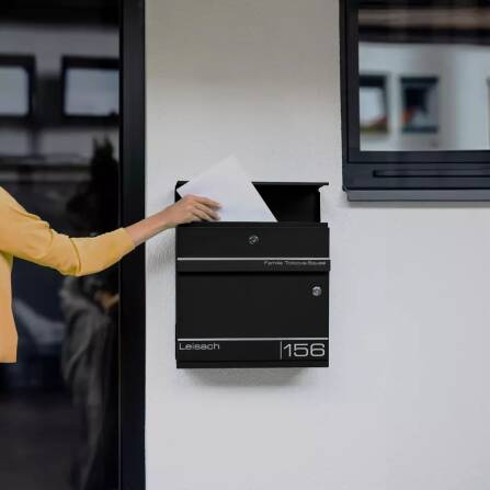 Metzler cassetta delle lettere con campanello wireless | personalizzata con incisione | Nero | targhetta nome in acciaio inox | con vano giornali | Hermann
