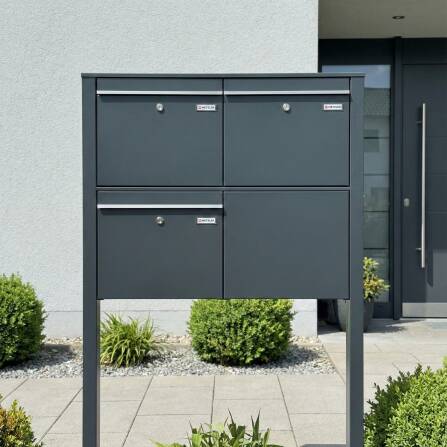 Metzler Briefkastenanlage freistehend für 3 Parteien, pulverbeschichtet in Anthrazitgrau RAL7016