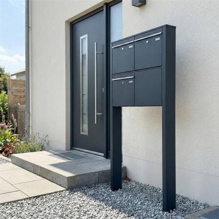 Metzler Briefkastenanlage freistehend für 3 Parteien, pulverbeschichtet in Anthrazitgrau RAL7016