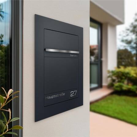 Metzler Unterputz-Briefkasten | personalisiert mit Gravur | Anthrazit RAL 7016 | Edelstahl-Namensschild | Hugo 2
