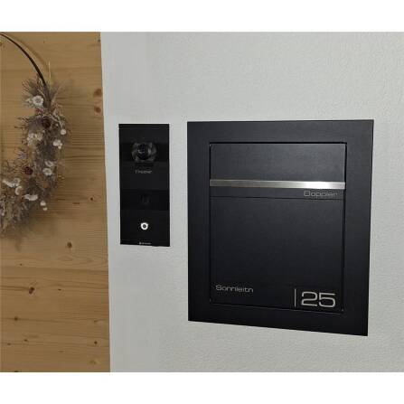 Metzler Unterputz-Briefkasten | personalisiert mit Gravur | Anthrazit RAL 7016 | Edelstahl-Namensschild | Hugo 2