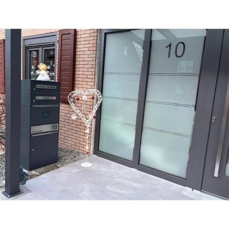 Metzler Paketbox mit 2 Briefkästen | personalisiert mit Gravur | Edelstahl-Namensschild | mit Briefeinwurf | RAL 7016 Anthrazit | Bispo 2