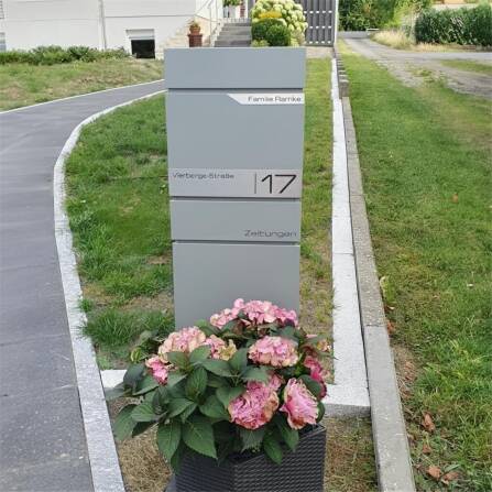 Metzler Standbriefkasten mit Zeitungsfach aus hochwertigem Stahl | Grau | Alves