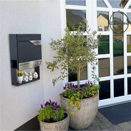 Metzler Briefkasten mit zwei Edelstahl-Namensschildern | Anthrazit RAL 7016 | Albrecht