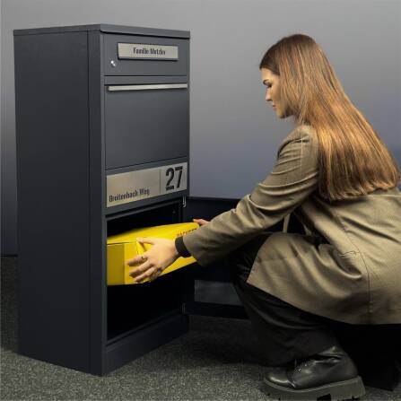 Metzler Paketbox mit Briefkasten | mit Sichtfenster | personalisiert mit Gravur | Edelstahl-Namensschild | Bispo 3