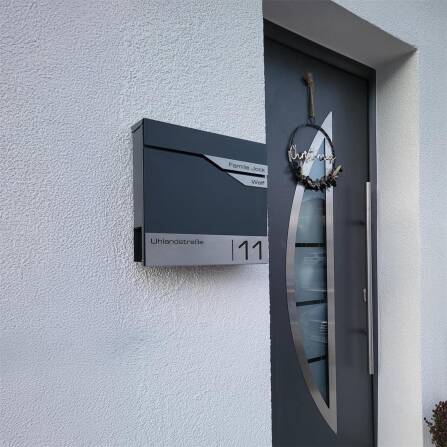 Metzler Briefkasten mit zwei Edelstahl-Namensschildern | personalisiert mit Gravur | Albrecht