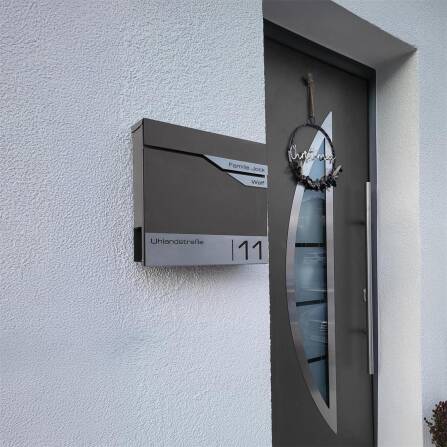 Metzler Briefkasten mit zwei Edelstahl-Namensschildern | Eisenglimmer | Albrecht