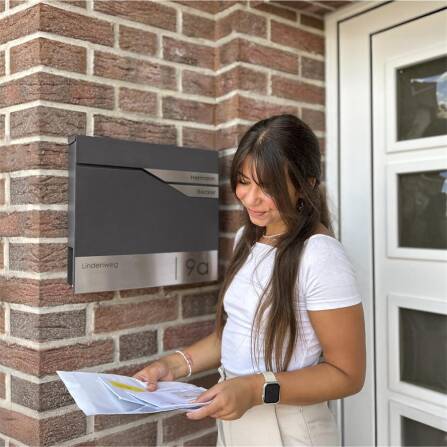 Metzler Briefkasten mit zwei Edelstahl-Namensschildern | Eisenglimmer | Albrecht
