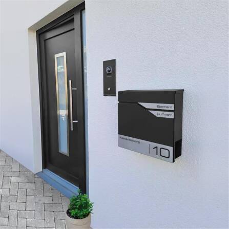 Metzler Briefkasten mit zwei Edelstahl-Namensschildern | Schwarz | Albrecht