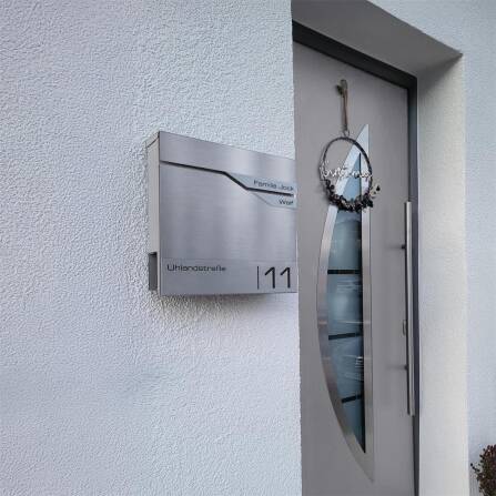 Metzler Briefkasten mit zwei Edelstahl-Namensschildern | Edelstahlfront | Albrecht