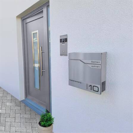 Metzler Briefkasten mit zwei Edelstahl-Namensschildern | Edelstahlfront | Albrecht