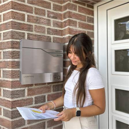Metzler Briefkasten mit zwei Edelstahl-Namensschildern | Edelstahlfront | Albrecht