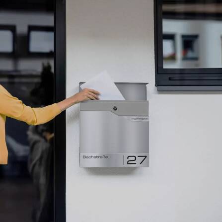 Metzler Briefkasten mit zwei Edelstahl-Namensschildern | Edelstahlfront | Albrecht