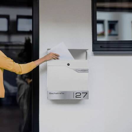 Metzler Briefkasten mit zwei Edelstahl-Namensschildern | Weiß | Albrecht