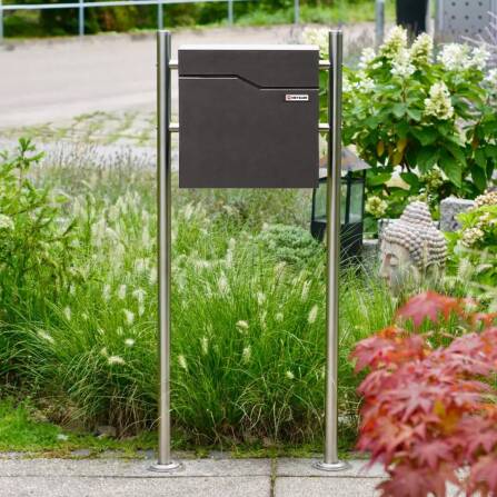 Metzler Standbriefkasten aus hochwertigem Stahl | Namensschild mit Papiereinleger | Eisenglimmer | Hoffmann