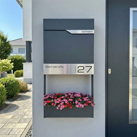 Metzler Briefkasten mit Blumenkasten | personalisiert mit Gravur | Edelstahl-Namensschild | Siebert Frame J