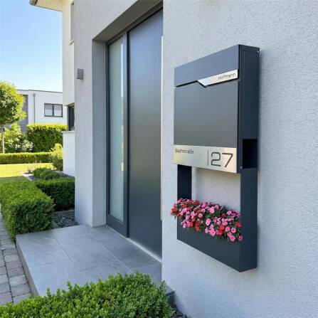Metzler Briefkasten mit Blumenkasten | personalisiert mit Gravur | Edelstahl-Namensschild | Siebert Frame J